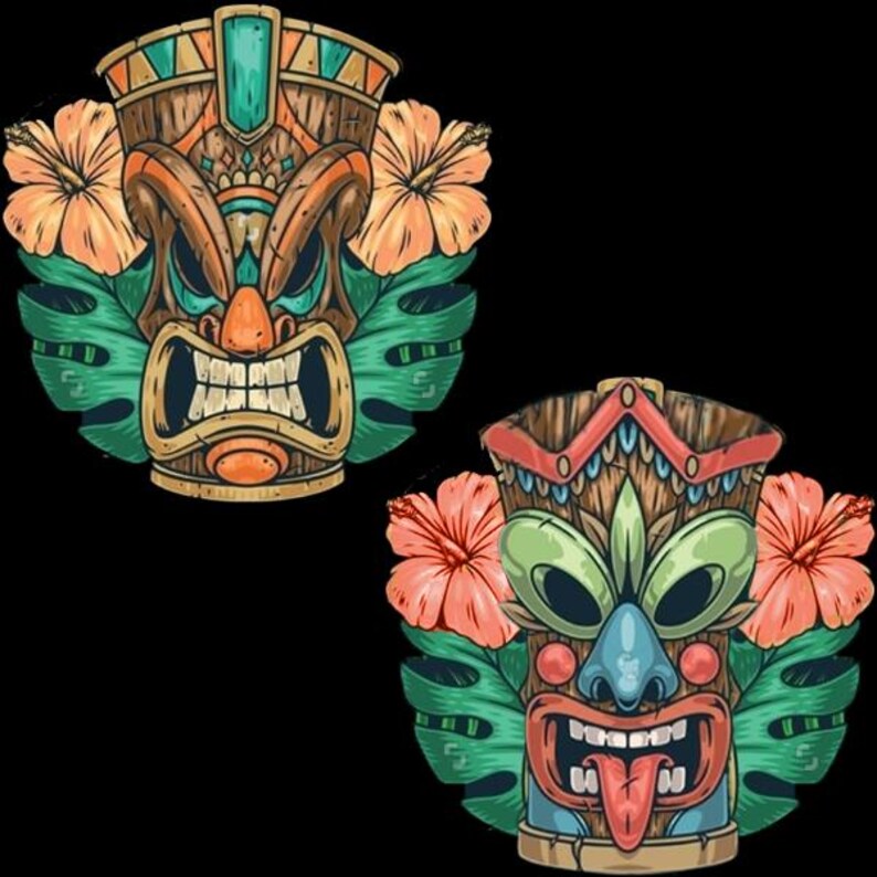 Op de afbeelding: Twee kleurrijke tiki-masker illustraties. De maskers zijn bruin, oranje en blauw, met grote tanden en tongen. Ze zijn versierd met hibiscusbloemen en groene bladeren tegen een zwarte achtergrond.