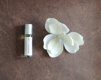 Aceite de perfume Gardenia Sucia, roll-on, fragancia floral terrosa, vegano