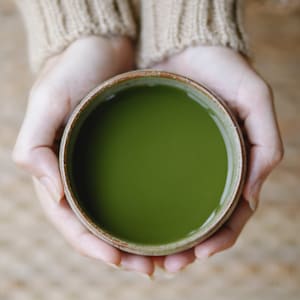 Matcha groene thee lippenbalsem: bijenwas schuifblikje