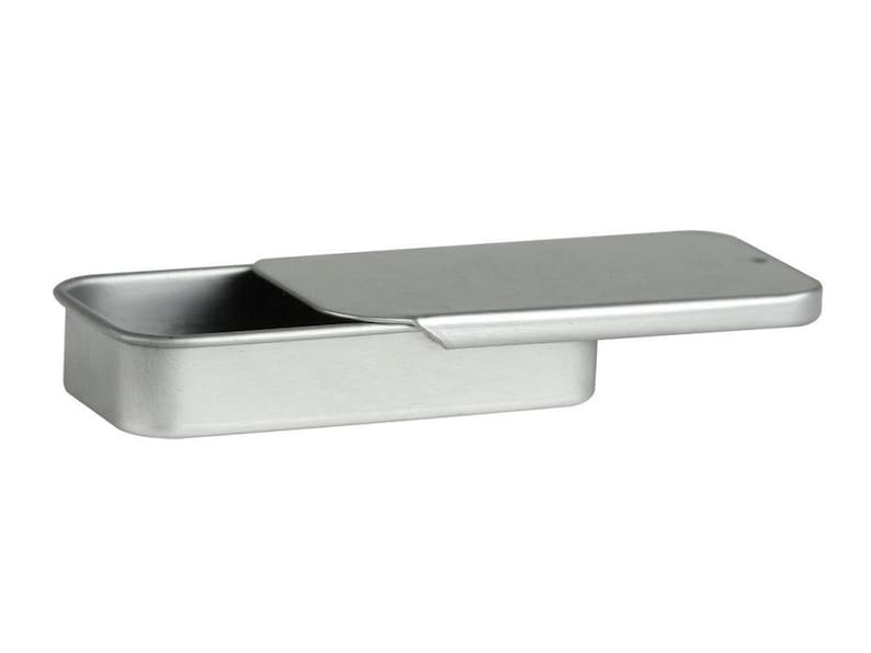 K&ouml;nnte beinhalten: Eine silberne Metalldose mit einem Scharnierdeckel. Der Deckel ist ge&ouml;ffnet und die Dose ist leer.