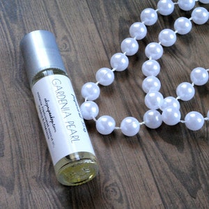 Gardenia Pearl Perfume Oil, Roll On Perfume Floral Rich Sultry Fragrance Unisex