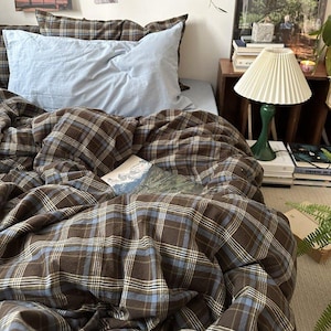 Vintage geruite beddengoedset, bruin geruit dekbedovertrek, gezellige rustieke slaapkamerinrichting, Cottagecore-beddengoed