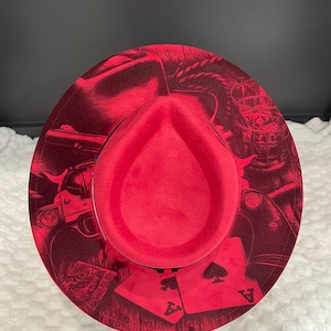 Fedora de ala ancha de ante vegano grabado • Sombrero de jugador estilo western color baya