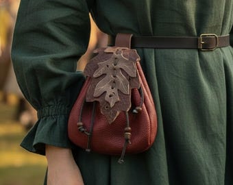 Renaissance Fair Belt Pouch – Soft PU Leather Leaf Coin Bag – Medieval Cosplay Festival Accessory – European Retro Style Hip Pouch