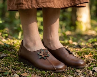 Soft Floral Loafers for Women – Low Wedge Synthetic Leather Shoe for Casual Outfits.