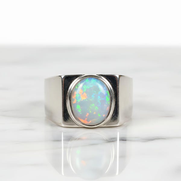 Ring met natuurlijke witte opaal • Ovaal geslepen • 925 sterlingzilver • Handgemaakte herenring
