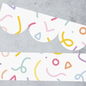 Puede incluir: Plantilla de gorro de fiesta imprimible con fondo blanco y un patrón geométrico colorido. La plantilla incluye dos piezas: una corona y una banda. La corona tiene tres secciones redondeadas con un borde festoneado. La banda es un rectángulo largo. El texto "pegar la siguiente pieza aquí" está impreso en la plantilla.