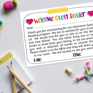 Könnte beinhalten: Eine bunte Willkommensnotiz für einen Gastleser mit dem Text "Welcome Guest Reader" in einem herzförmigen Rahmen. Die Notiz dankt dem Leser für seine ehrenamtliche Tätigkeit und enthält einen Platz für Datum und Uhrzeit der Lesung.