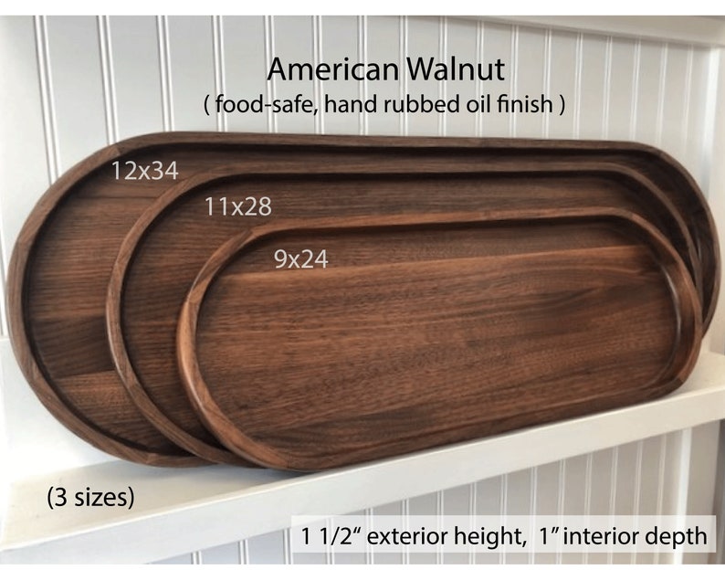 K&ouml;nnte beinhalten: Drei ovale Serviertabletts aus amerikanischem Walnussholz mit handgeriebener &Ouml;l-Finish. Die Tabletts sind 30,5 x 86,4 cm, 27,9 x 71,1 cm und 22,9 x 61 cm gro&szlig;. Die Tabletts sind 3,8 cm hoch und haben eine Tiefe von 2,5 cm.