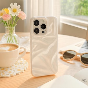Pärlvitt texturerat glansigt mjukt TPU-skal med stötsäkert skal och elegant vikbar design för iPhone 11, 12, 13, 14, 15, 16, 17-serien