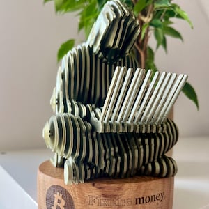 Estatua de roble macizo del fantasma de Satoshi Nakamoto, arte Bitcoin, criptomoneda, regalo