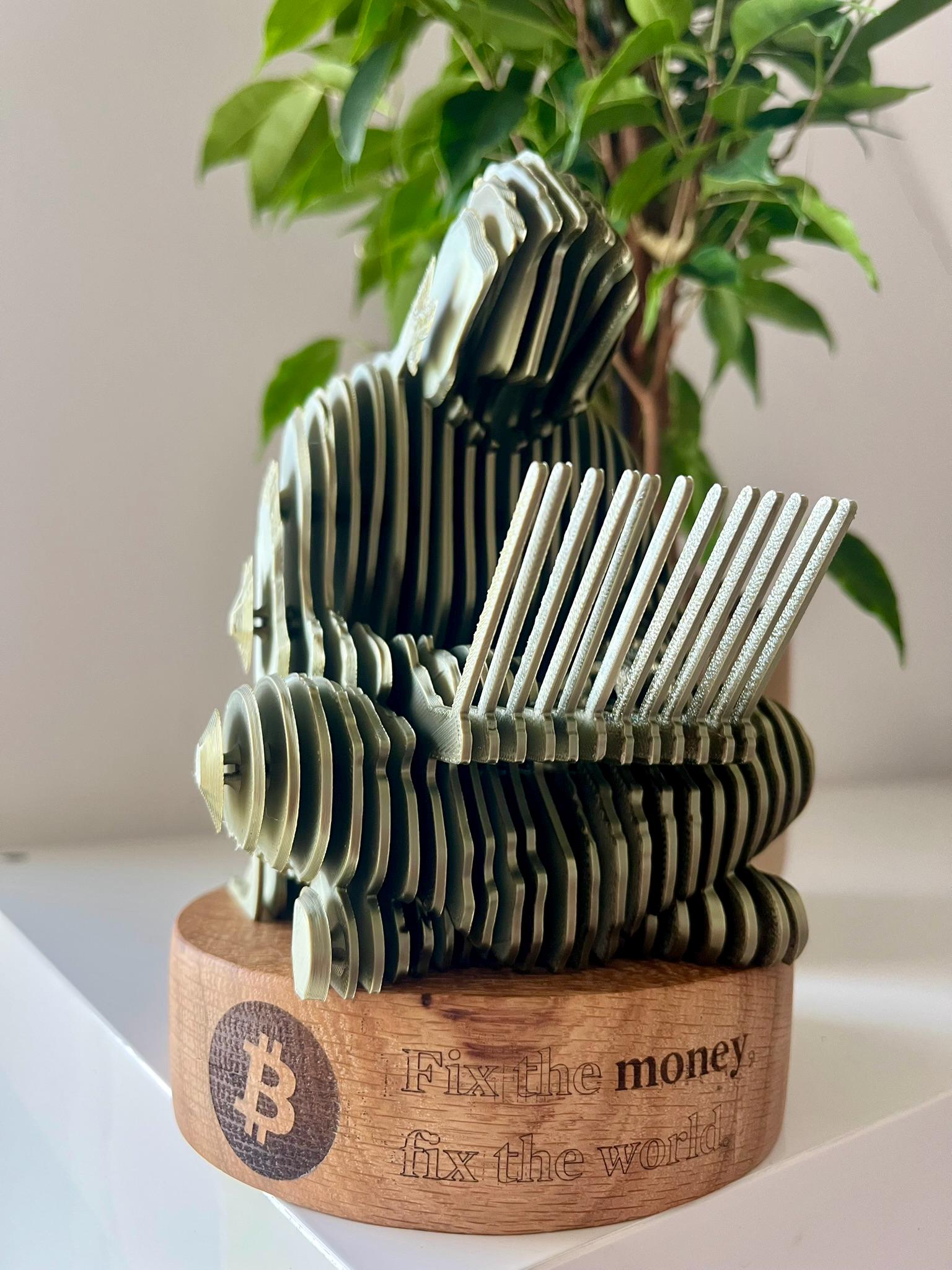 Bitcoin statue - Etsy España