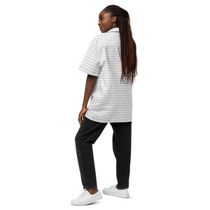 Binaire codepatroon Uniseks button-shirt, volwassen uniseks all-over ontspannen pasvorm button-up Hawaiiaans shirt, cadeau voor hem, cadeau voor papa afbeelding 9