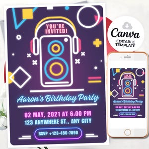 Peut inclure: Une invitation d'anniversaire violette avec un design néon d'enceinte et de casque. L'invitation comprend le texte "You're Invited!" et les détails de la fête. Un smartphone affiche l'invitation. Le logo Canva est visible.
