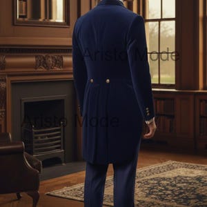 May include: A navy blue velvet tailcoat with gold buttons, paired with matching trousers. The image shows a man from the back, wearing a formal suit. The text "Aristo Mode" is visible on the image.