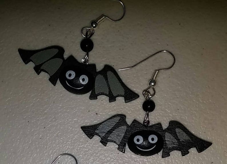 Wood Smiling BlackGray 1 34 inch Bats wBlack bead New Handcrafted Earrings