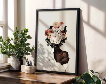 Könnte beinhalten: Gerahmter Kunstdruck mit einer Frauensilhouette mit floralem Kopfschmuck. Das Kunstwerk zeigt eine Mischung aus cremefarbenen, pfirsichfarbenen und dunklen Blumen vor einem weißen Hintergrund. Der schwarze Rahmen verleiht dem botanischen Thema eine moderne Note.