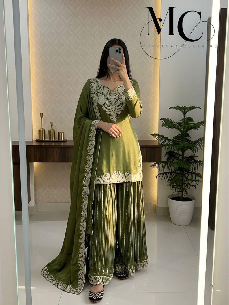 Ensemble Sharara de créateur indien vert pour mariage, Salwar Kameez pour femme, costume pakistanais pour femme, robe ethnique, tenue haldi, haut pour femme image 1
