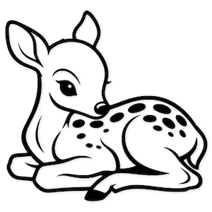 Könnte beinhalten: Schwarz-Weiß-Illustration eines liegenden Rehkitzes, den Kopf zur Seite geneigt. Das Reh hat große Augen, kleine Ohren und Flecken auf dem Rücken. Das Bild ist eine einfache, cartoonartige Zeichnung.