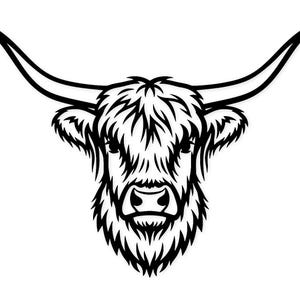 Può includere: Illustrazione in bianco e nero della testa di una mucca delle Highlands. La mucca ha lunghe corna ricurve e un mantello ispido. Design grafico semplice, ideale per varie applicazioni.