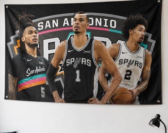 San Antonio Spurs Trio Flagge, Wemby Castle Harper Wandteppich, San Antonio Basketball Raumdekor