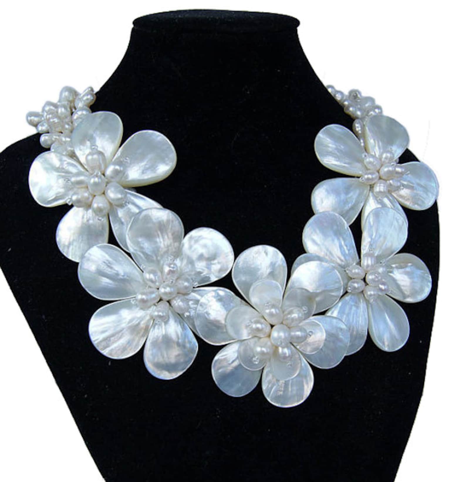 Shell flower necklace Clearance
