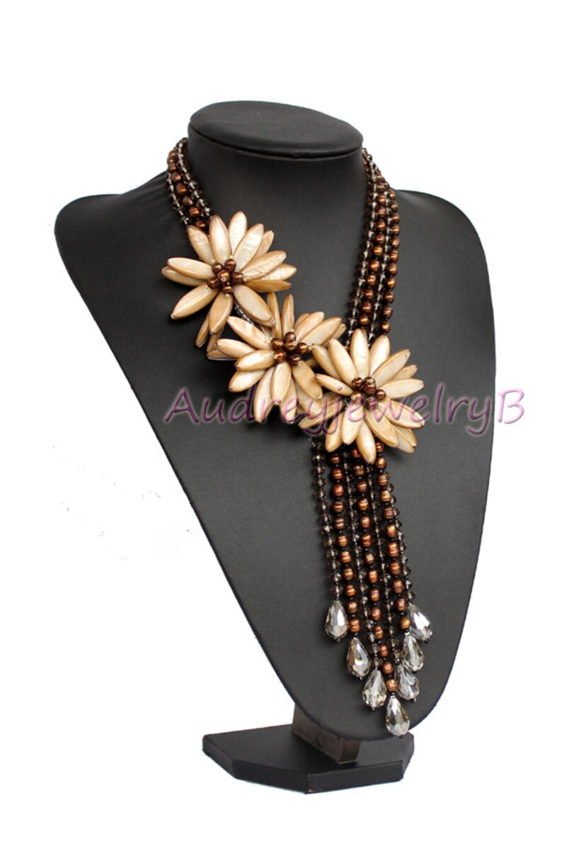 Luxurious Natural Freshwater Pearl shell crystal Flower Necklace sister gift mothers gift friend gift wedding gift Statement Necklace