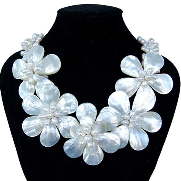 Collier de fleurs de coquillages naturels de perles d'eau douce, cadeau de soeur, cadeau d'ami, cadeau de mère, cadeau de mariage