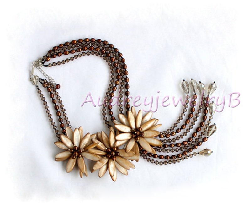 Luxurious Natural Freshwater Pearl shell crystal Flower Necklace sister gift mothers gift friend gift wedding gift Statement Necklace
