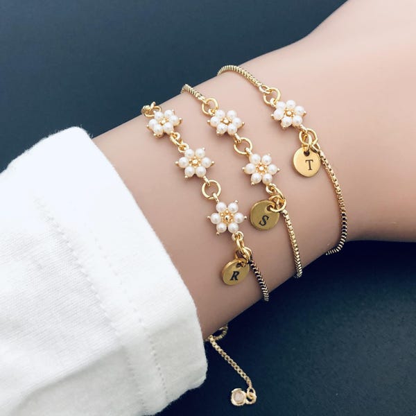 Personalized Flower girl Bracelet Gift, Mini Pearl Flower Bracelet,  Junior Bridesmaid Gift, Friendship best friends gift, Sister Gift