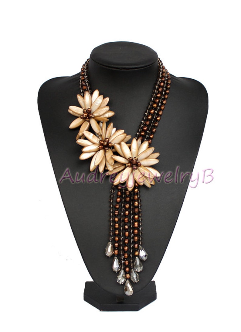 Luxurious Natural Freshwater Pearl shell crystal Flower Necklace sister gift mothers gift friend gift wedding gift Statement Necklace