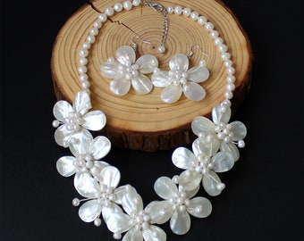 Natural Freshwater Shell Flower Necklace Pearl Necklace Pearl Earrings Shell Earrings