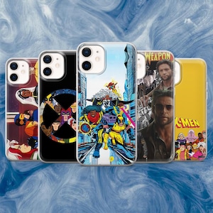 Könnte beinhalten: Eine Sammlung von Handyhüllen mit Comic-Kunst. Die Hüllen zeigen verschiedene X-Men-Charaktere und -Szenen, darunter Wolverine, Storm und andere Helden. Die Hüllen haben eine glänzende Oberfläche und sind für Smartphones konzipiert.