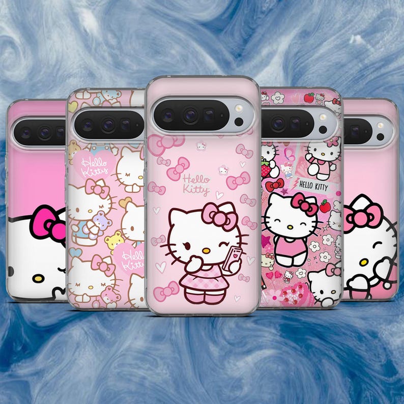 Puede incluir: Cinco fundas rosas para tel&eacute;fono con dise&ntilde;os de Hello Kitty. Cada funda muestra una ilustraci&oacute;n diferente del personaje, con lazos, corazones y las palabras "Hello Kitty". Las fundas tienen un acabado brillante.