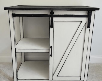 Muebles con persianas celulares / Isla de cocina con puerta corrediza de madera maciza estilo granero / Cómoda rústica estilo granja