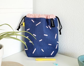 MINI project bag blauw met sprinkler, mini projectbag, handwerktasje, sokkenbreitas, haaktas, breitas