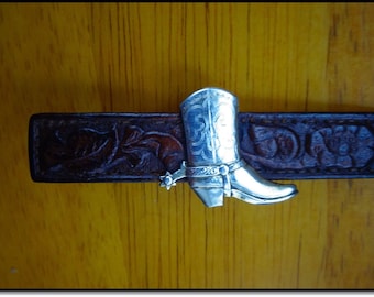 Rancher Style, Cowboy Tie,Hickok Boot Leather Tie Bar, Tooled Leather, Silvered Boot and Spur Hickok USA, Vintage Cowgirl Scarf Clip