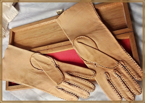 ladies light tan leather gloves