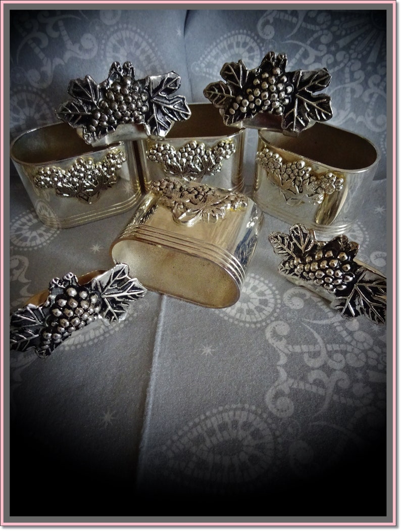 Napkin Holders /& SP Card Holders Divine Dining Set of Four Vintage Silver Plate Grape Vine Place Card Holders and Napkin Rings