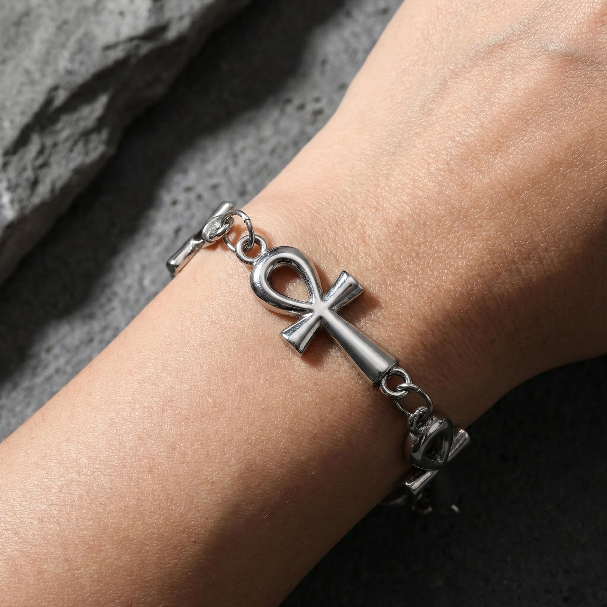 Bracciale In Argento Invecchiato E Pietre Verdi Di Due Dimensioni