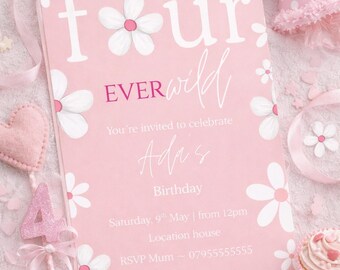 Invitación de cumpleaños "Four Ever Wild" / Niña con flores rosas, A6 (Descarga digital)