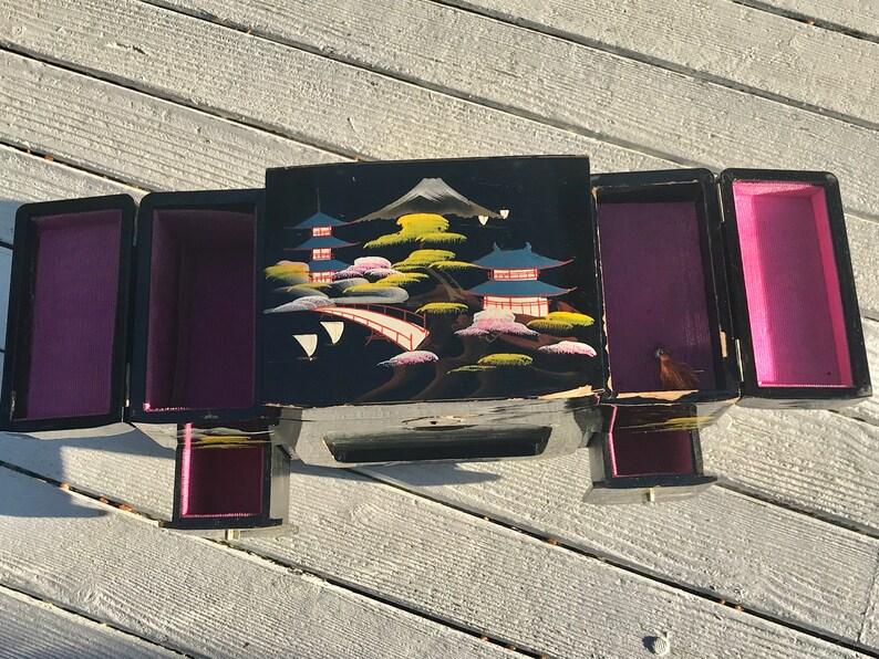 Vintage Chinese laquer vanity box 1950\u2019s