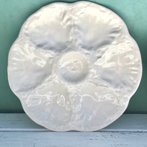 One  Vintage French à Gien white oyster plate