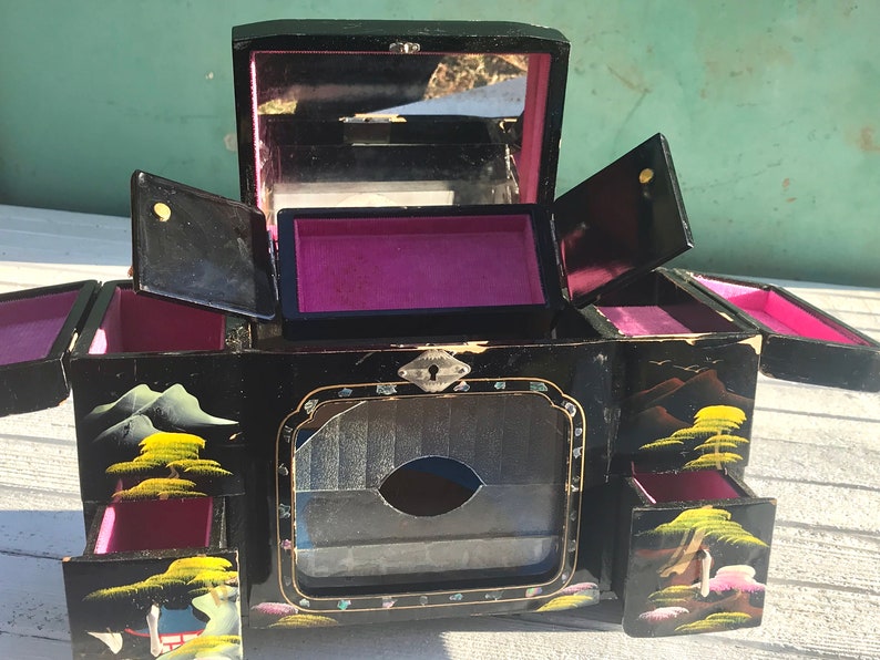 Vintage Chinese laquer vanity box 1950\u2019s