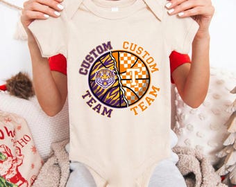 Body de bebé personalizado con diseño dividido, camiseta personalizada del equipo de baloncesto, regalo personalizado para parejas y familias aficionadas al deporte, regalo para recién nacidos.