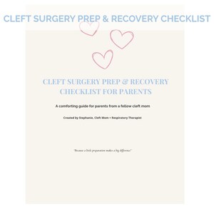 Könnte beinhalten: Eine hellbeige Checkliste mit dem Titel "CLEFT SURGERY PREP & RECOVERY CHECKLIST FOR PARENTS" mit rosa Herzillustrationen. Der Text enthält einen Leitfaden für Eltern und wurde von Stephanie, einer Cleft Mom und Atemtherapeutin, erstellt.