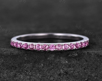 Anillo de turmalina rosa, alianza de plata de ley con micro pavé de media eternidad.
