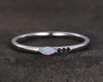 Anillo de boda minimalista de ópalo, anillo de plata con espinela negra, delicado anillo de ópalo talla marquesa, anillo apilable único a juego, regalo de aniversario de promesa