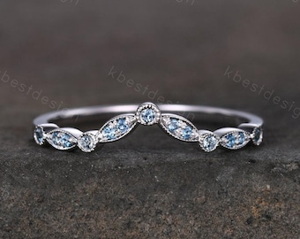 Anillo de boda curvo de topacio azul, anillo de plata con gema azul de media eternidad, anillo Art Déco, anillo apilable a juego, delicado regalo de aniversario