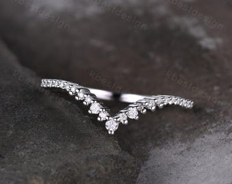Anillo de boda único de moissanita curvado, delicado anillo de oro blanco para mujer, anillo apilable de media eternidad, anillo a juego, regalo de aniversario nupcial